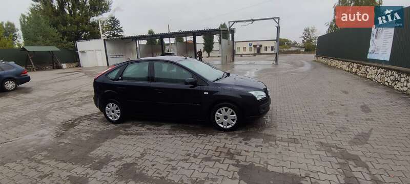Хэтчбек Ford Focus 2006 в Волочиске