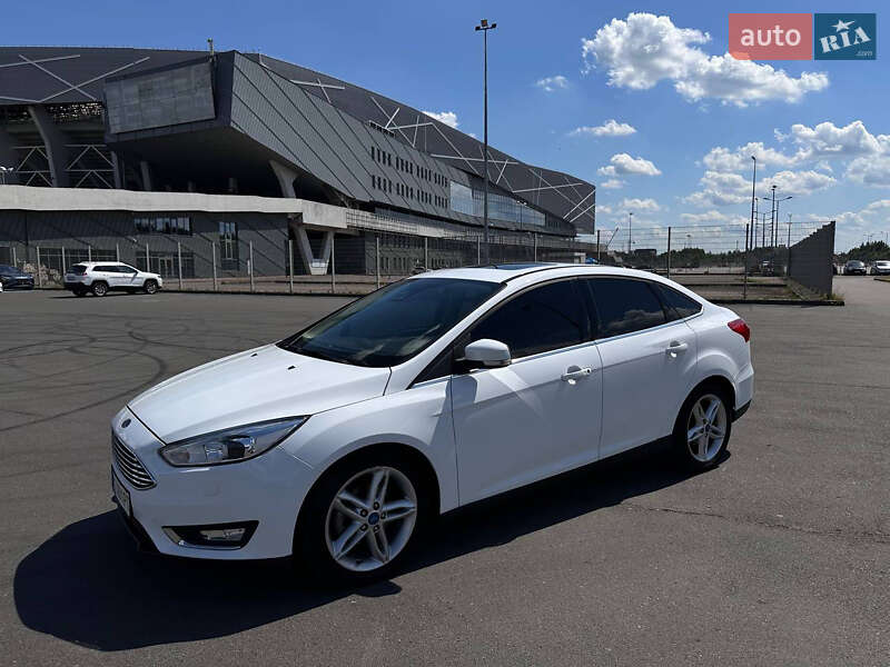 Седан Ford Focus 2015 в 