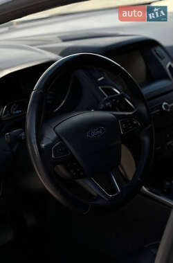 Седан Ford Focus 2015 в 