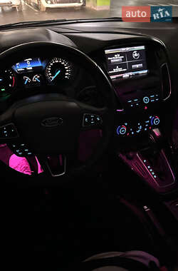 Седан Ford Focus 2015 в 