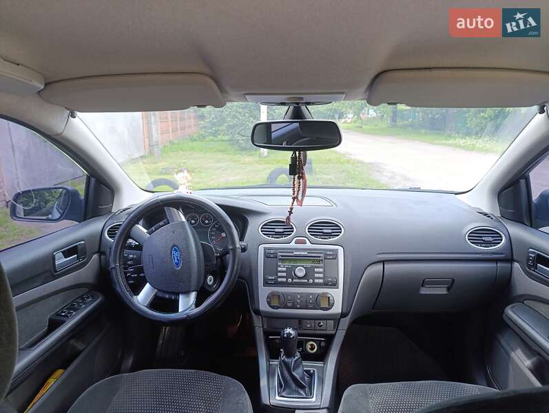 Хэтчбек Ford Focus 2005 в 