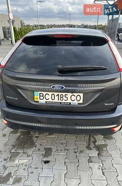 Хэтчбек Ford Focus 2011 в 