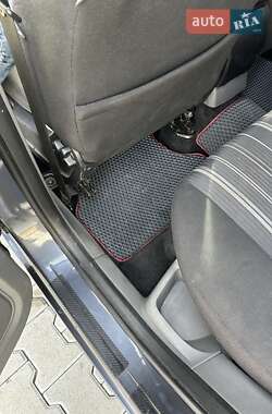 Хэтчбек Ford Focus 2011 в 