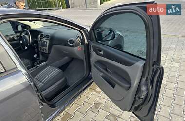 Хэтчбек Ford Focus 2011 в 