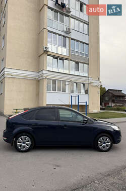 Хэтчбек Ford Focus 2011 в 