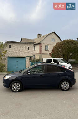 Хэтчбек Ford Focus 2011 в 