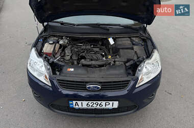 Хэтчбек Ford Focus 2011 в 