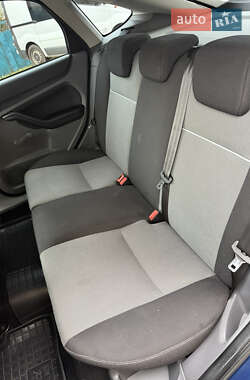 Хэтчбек Ford Focus 2011 в 
