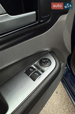 Хэтчбек Ford Focus 2011 в 