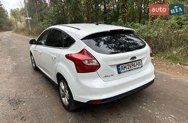 Хэтчбек Ford Focus 2012 в 