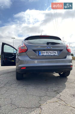 Хэтчбек Ford Focus 2013 в 