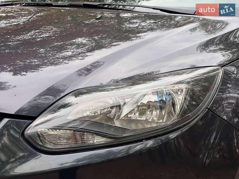 Седан Ford Focus 2013 в Охтирці