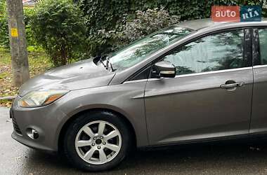 Хэтчбек Ford Focus 2011 в 