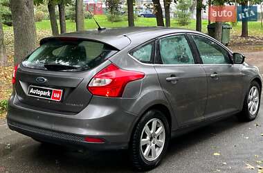 Хэтчбек Ford Focus 2011 в 