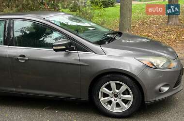 Хэтчбек Ford Focus 2011 в 