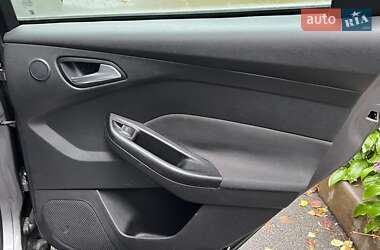 Хэтчбек Ford Focus 2011 в 