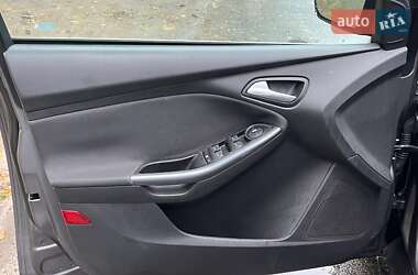 Хэтчбек Ford Focus 2011 в 