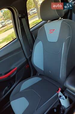 Хэтчбек Ford Focus 2017 в 