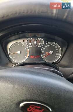Хэтчбек Ford Focus 2007 в 