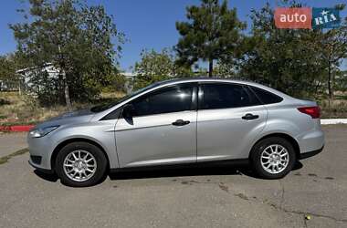 Седан Ford Focus 2015 в 