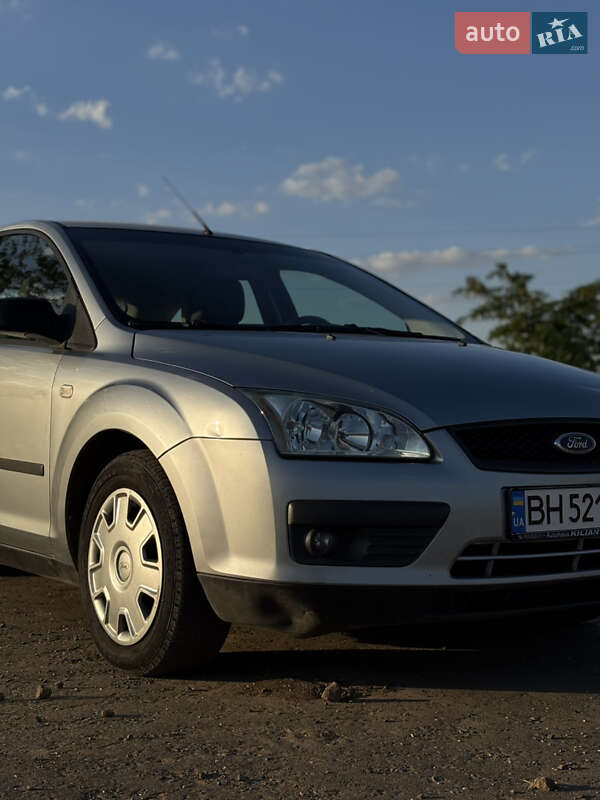 Хэтчбек Ford Focus 2004 в 
