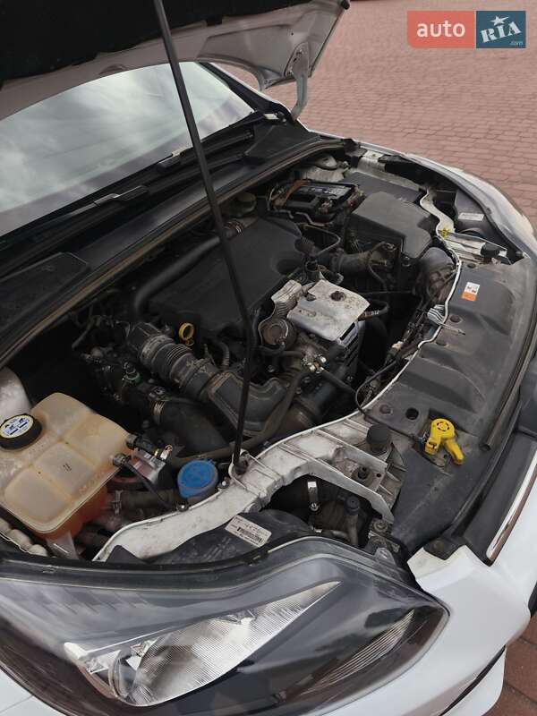 Хэтчбек Ford Focus 2014 в Каменском