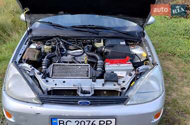 Хэтчбек Ford Focus 2001 в 