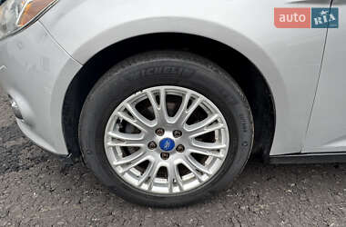 Седан Ford Focus 2011 в 