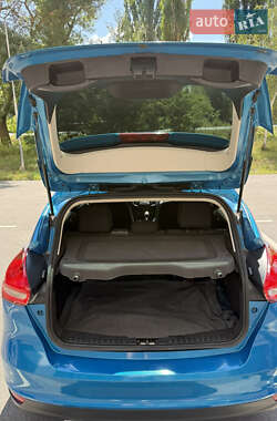 Хэтчбек Ford Focus 2015 в 