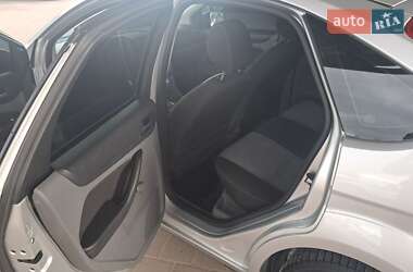 Хэтчбек Ford Focus 2011 в 