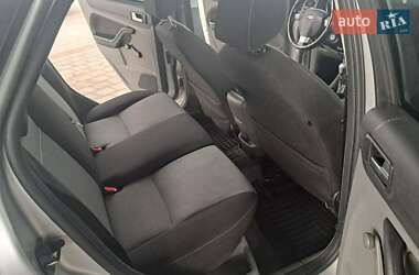 Хэтчбек Ford Focus 2011 в 
