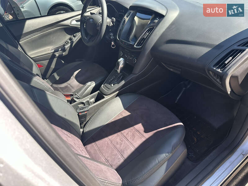Седан Ford Focus 2015 в Охтирці