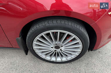 Хэтчбек Ford Focus 2012 в 