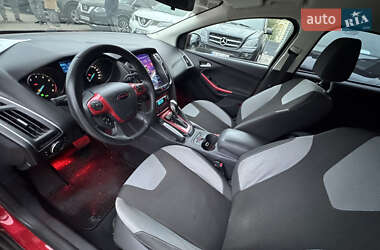 Хэтчбек Ford Focus 2012 в 