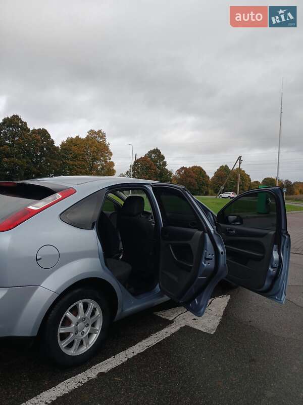 Хэтчбек Ford Focus 2005 в Владимире