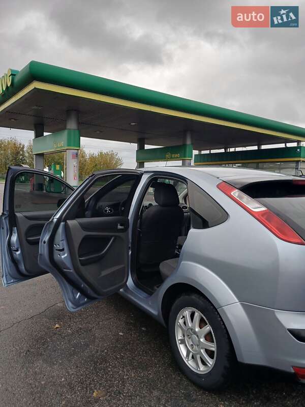 Хэтчбек Ford Focus 2005 в Владимире