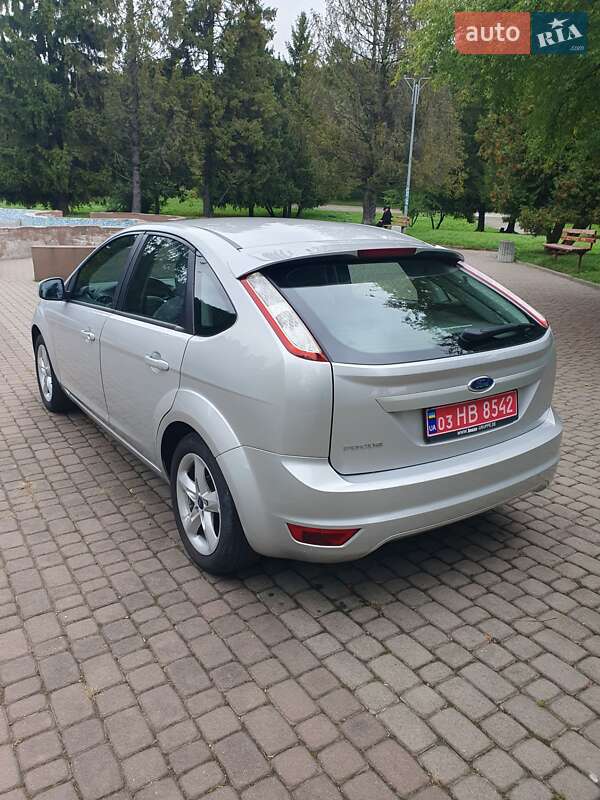 Хэтчбек Ford Focus 2010 в Ровно