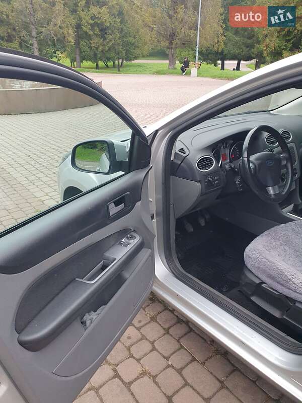 Хэтчбек Ford Focus 2010 в Ровно
