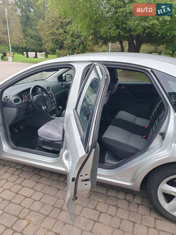 Хэтчбек Ford Focus 2010 в Ровно
