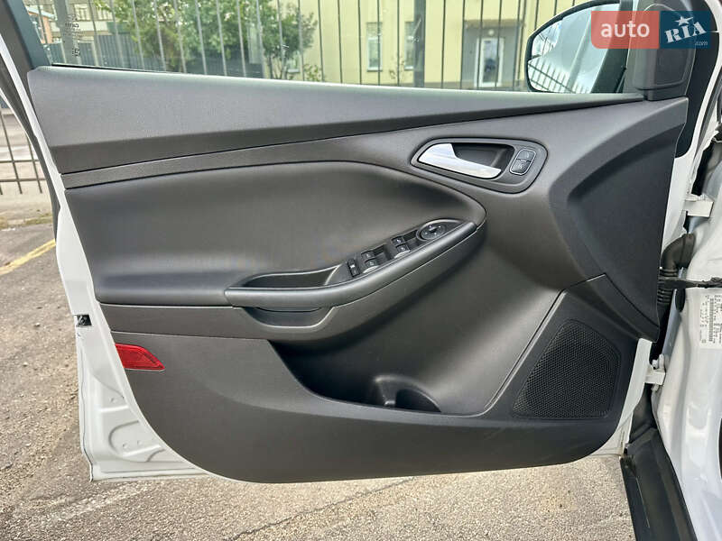 Седан Ford Focus 2017 в Киеве
