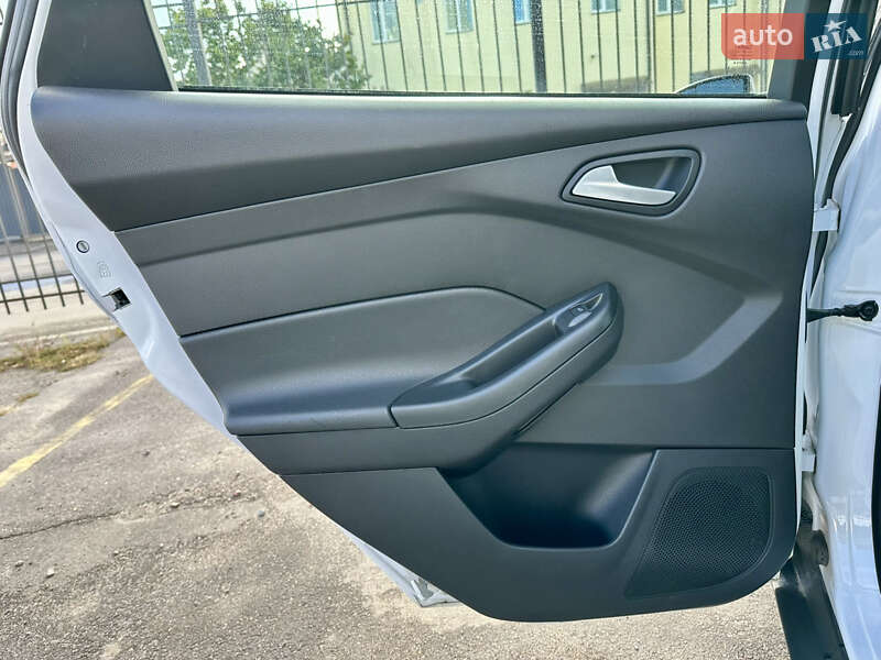 Седан Ford Focus 2017 в Киеве