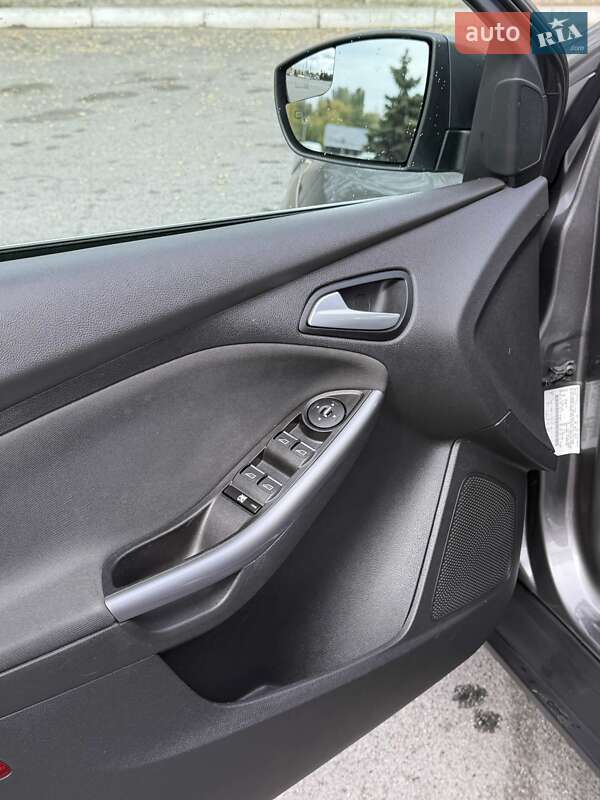 Хэтчбек Ford Focus 2014 в Днепре