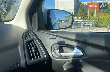 Хэтчбек Ford Focus 2015 в 