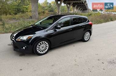Хэтчбек Ford Focus 2012 в 