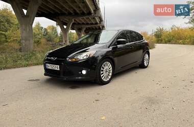 Хэтчбек Ford Focus 2012 в 