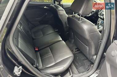 Хэтчбек Ford Focus 2012 в 