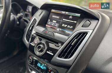 Хэтчбек Ford Focus 2012 в 