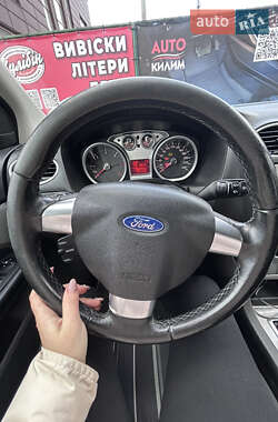 Хэтчбек Ford Focus 2009 в 