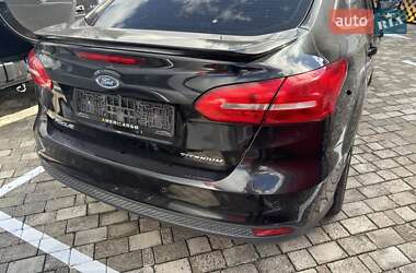Седан Ford Focus 2015 в 