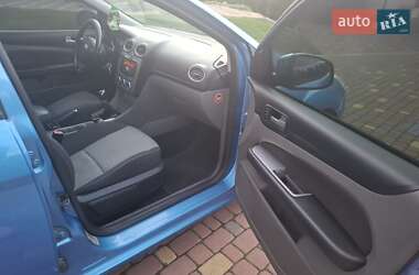 Хэтчбек Ford Focus 2010 в 